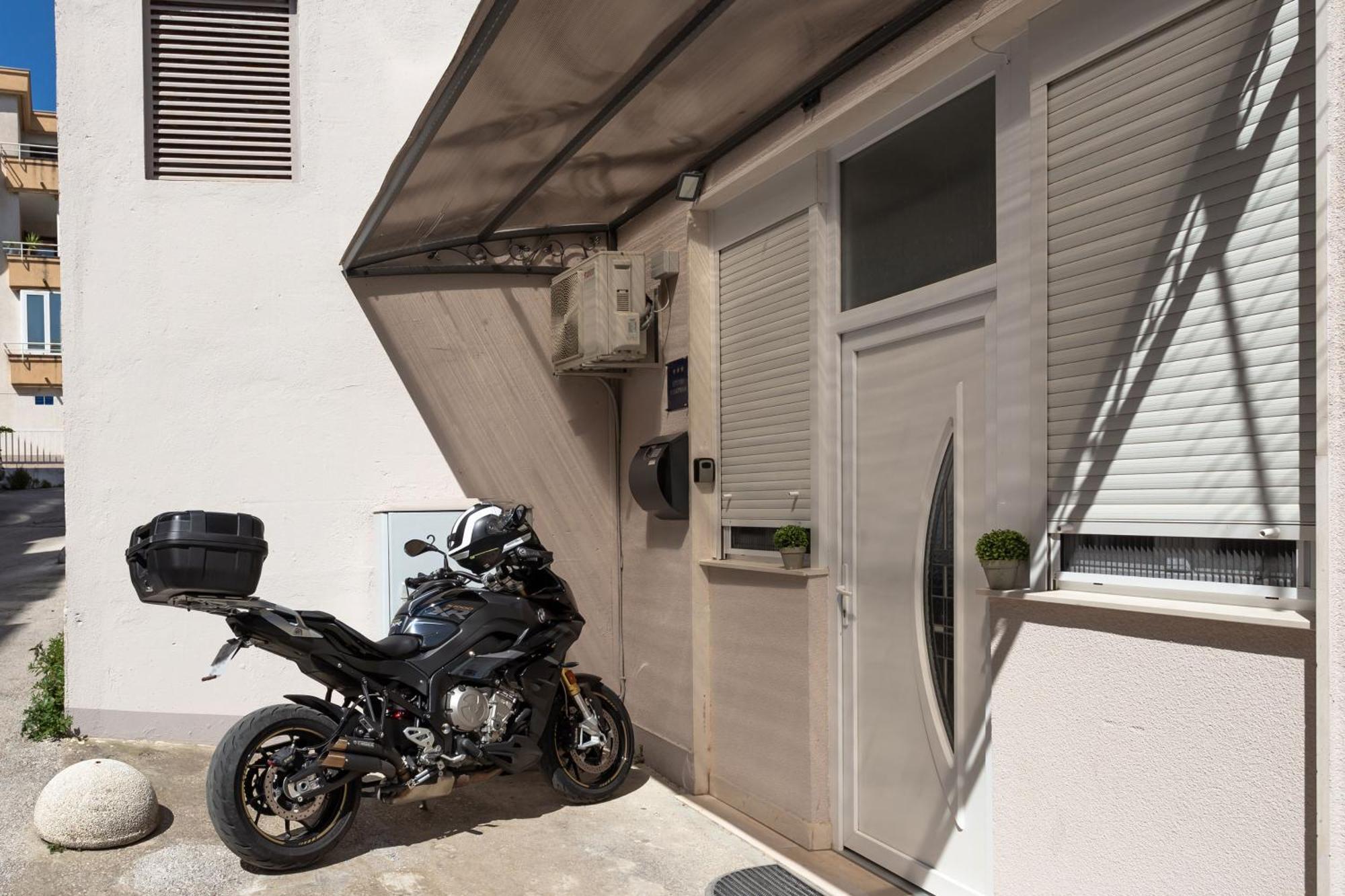 Moon Apartment Split Bagian luar foto