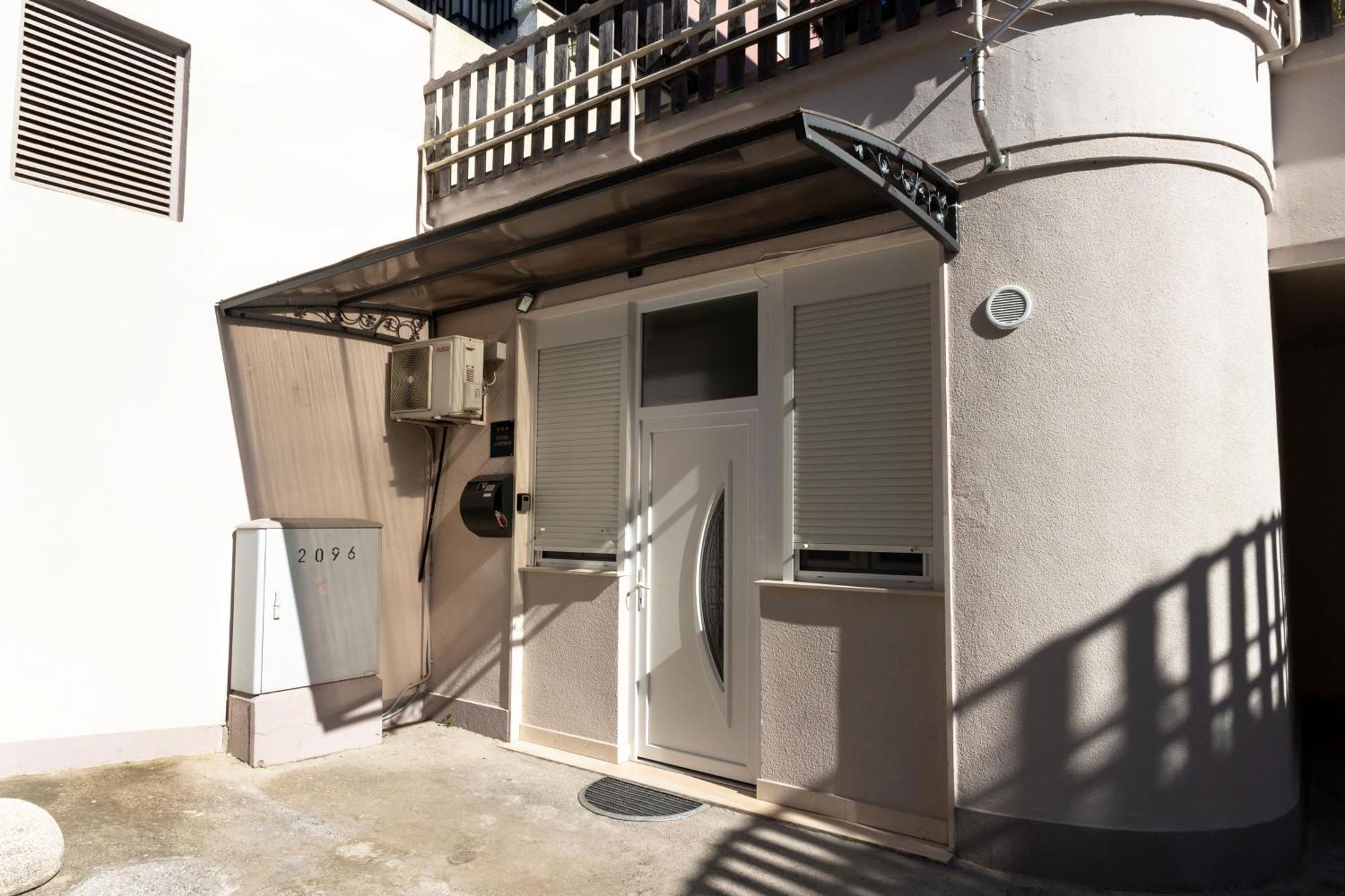 Moon Apartment Split Bagian luar foto